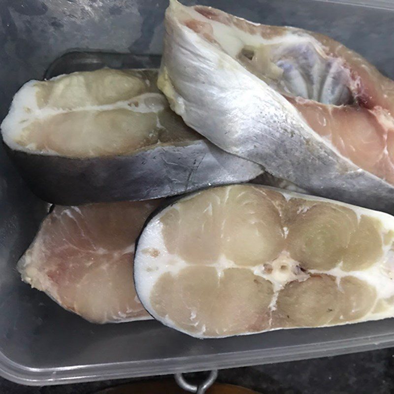 Step 1 Prepare the ingredients for Braised Catfish with Pepper