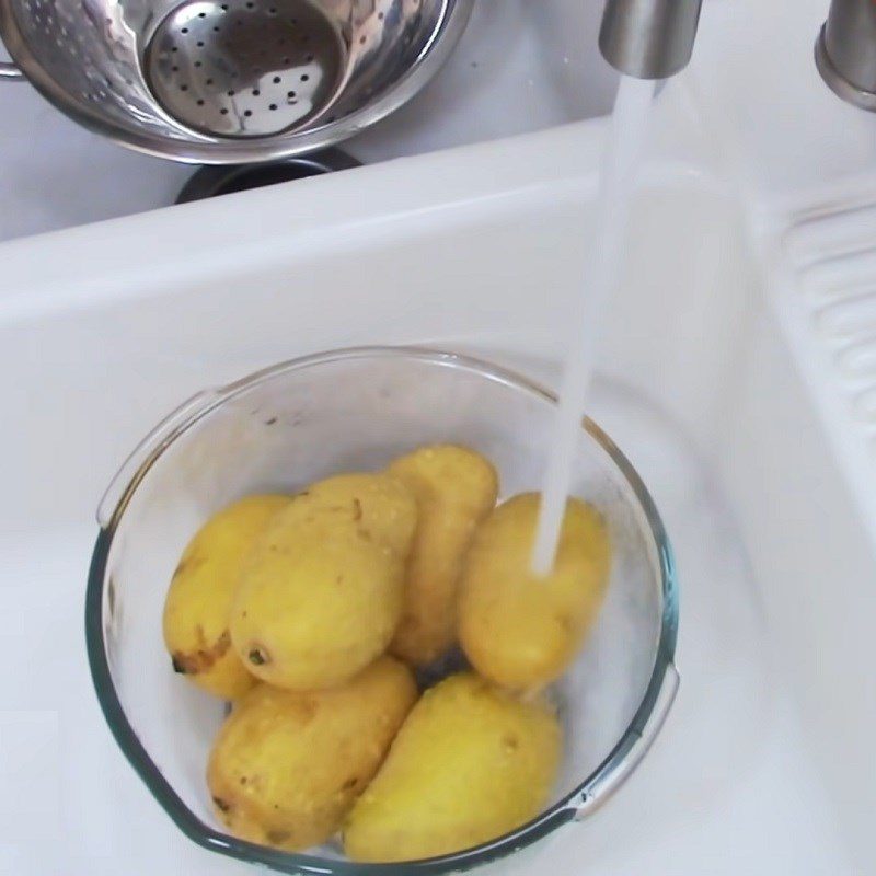 Step 1 Prepare the mango Dried mango using an oven
