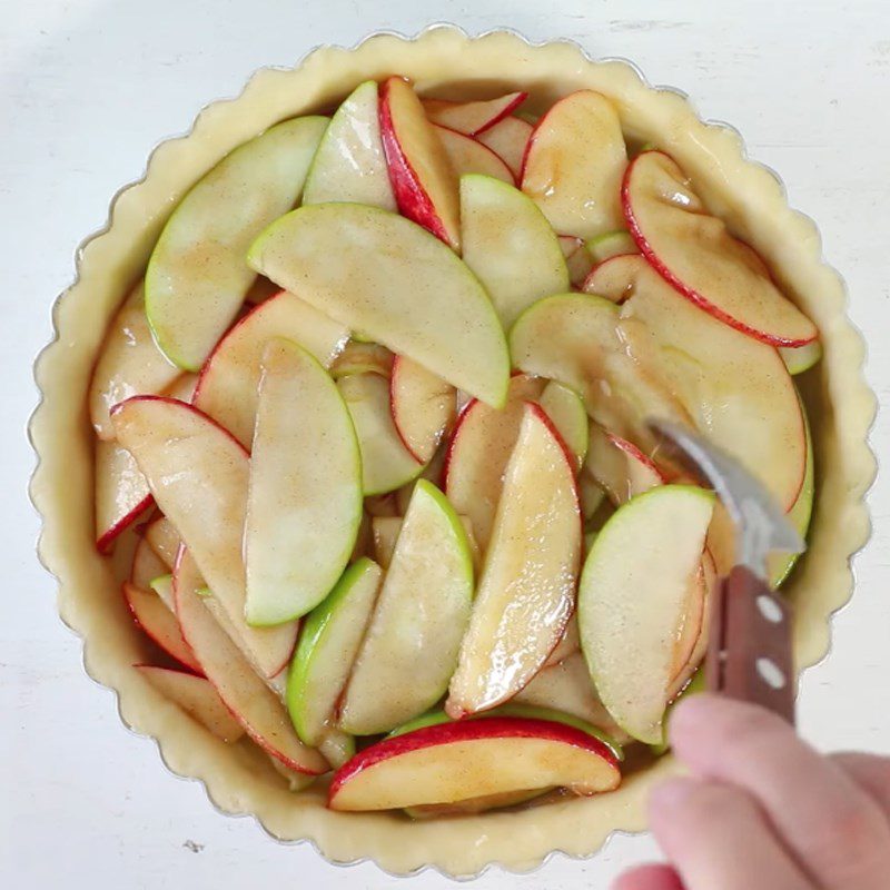 Step 5 Preparing to bake the pie Apple pie