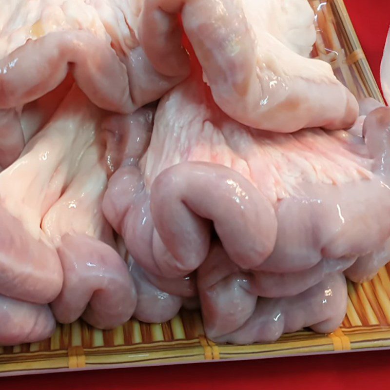 Step 1 Prepare the ingredients for Grilled Beef Intestines