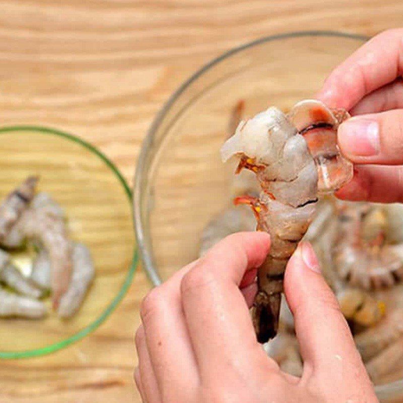 Step 1 Prepare the shrimp for Stir-Fried Butter Flower with Shrimp
