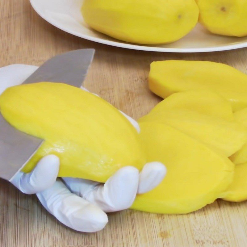 Step 1 Prepare the mango Dried mango using an oven