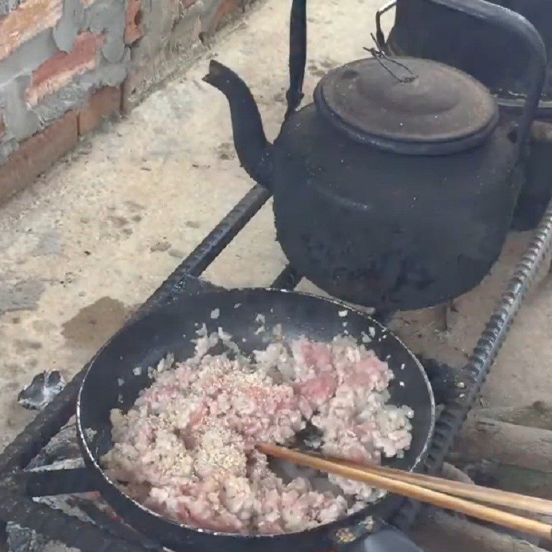 Step 3 Stir-fry the filling for Phu Tho cake