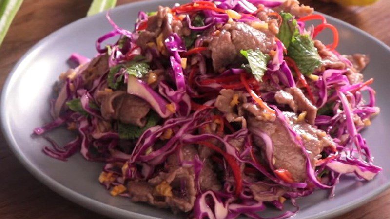 Beef salad with purple cabbage