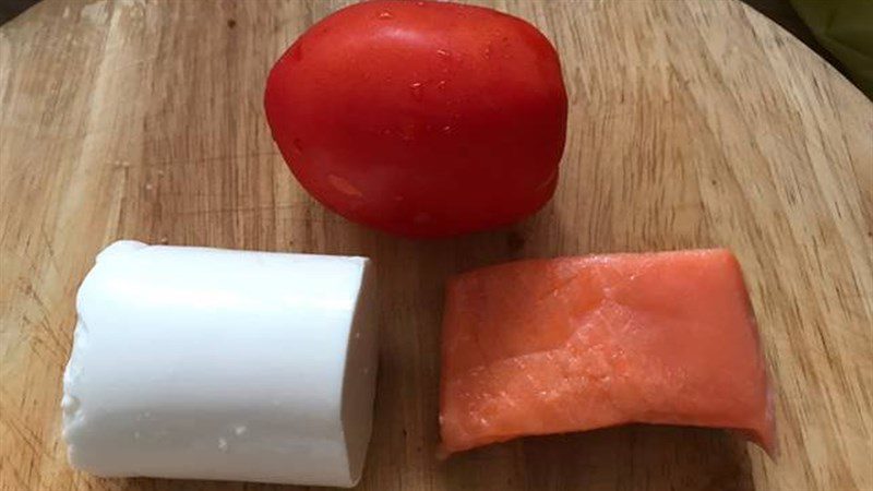 Ingredients for 3 ways to cook salmon porridge for baby weaning