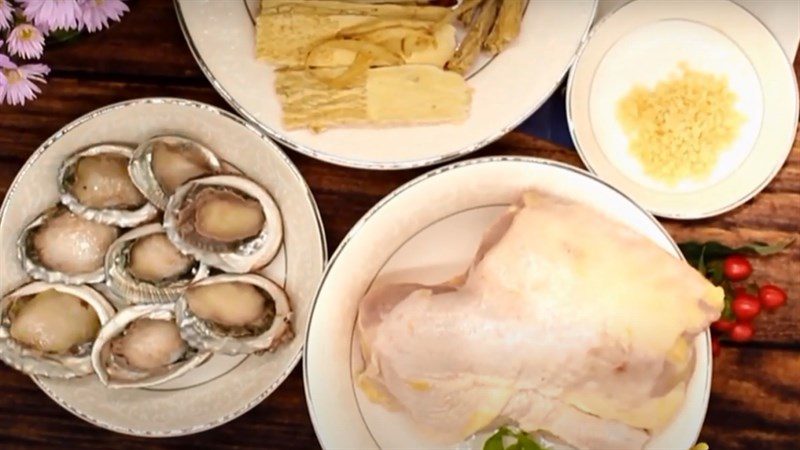 Ingredients for ginseng chicken stew, mugwort stew, and abalone stew