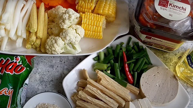 Ingredients for spicy vegetarian noodle dish