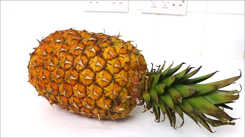 Ingredients for pineapple juice without a machine