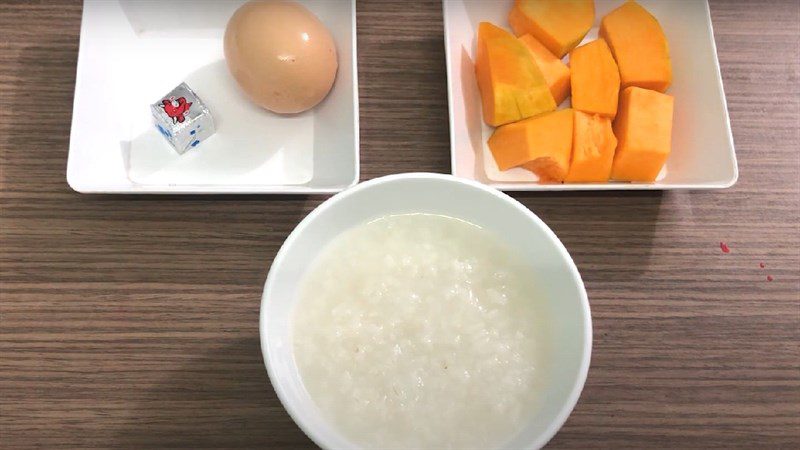 Ingredients for chicken pumpkin porridge