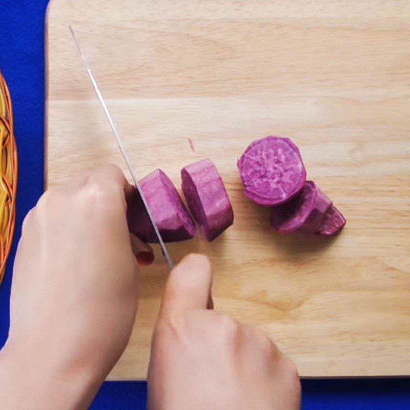 Step 1 Prepare the ingredients for Purple sweet potato chè with agar