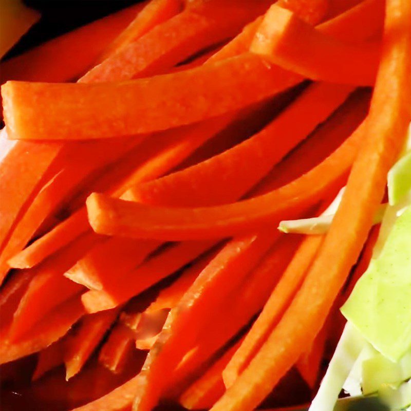 Step 1 Prepare the ingredients Noodles mixed with vegetables in soy sauce