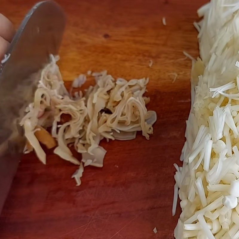 Step 1 Prepare the ingredients for crispy mushroom cake