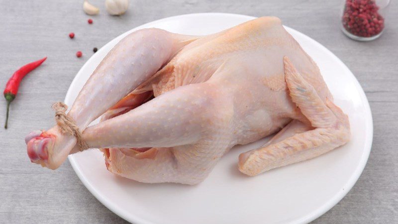 Tips for quickly plucking chicken feathers and cleaning chicken