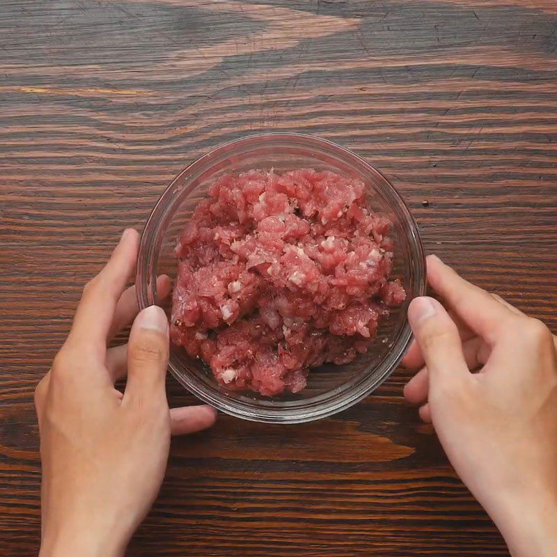 Step 2 Marinate the meat Spaghetti with Ground Beef Sauce (using ready-made spaghetti sauce)