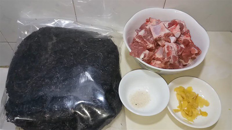 Ingredients for the dish seaweed soup with minced meat, seaweed soup with pork ribs