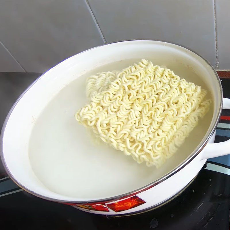 Step 5 Blanching noodles Noodles with soft-boiled eggs