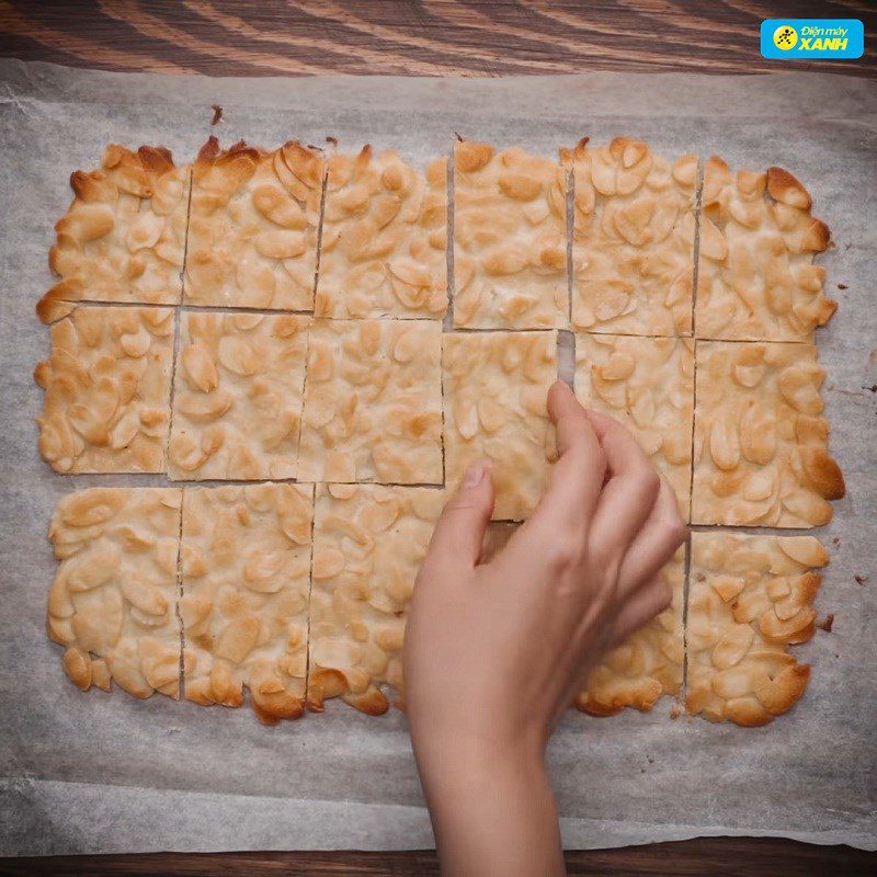 Step 4 Baking cookies Almond slice cookies