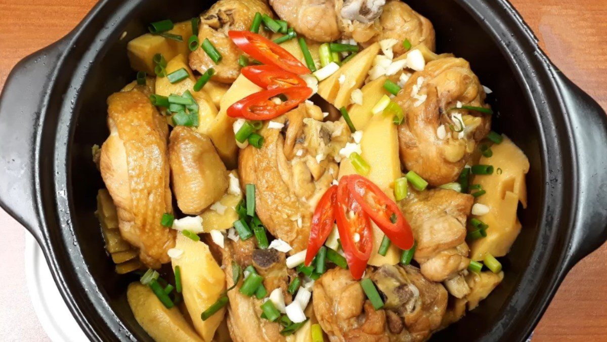 Fresh Bamboo Shoot Chicken Stew