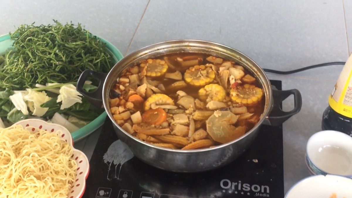 Vegetarian goat hotpot