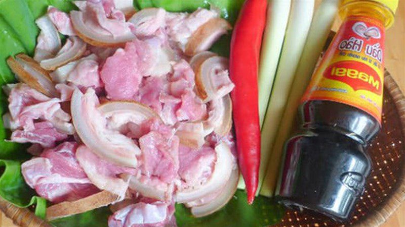 Ingredients for stir-fried goat meat with lemongrass and chili