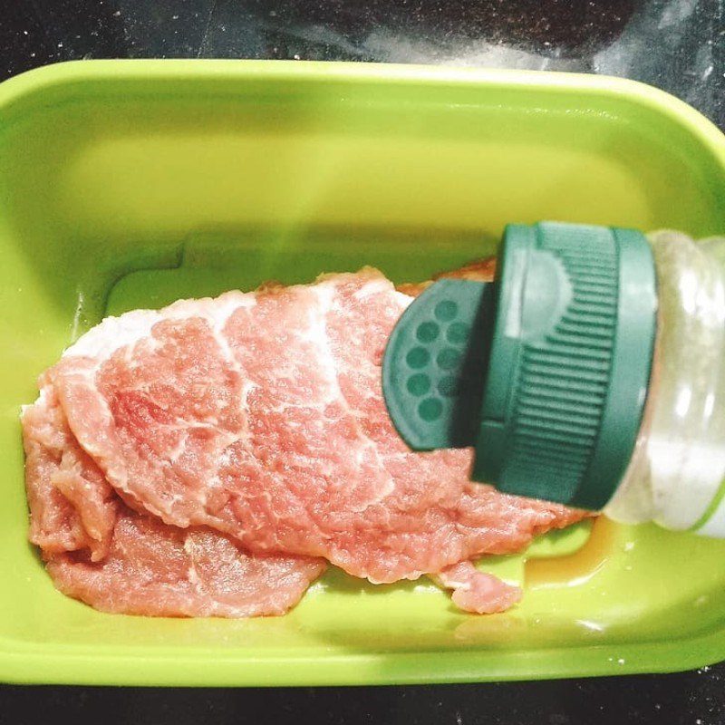 Step 1 Prepare and marinate the pork Fried pork with an air fryer