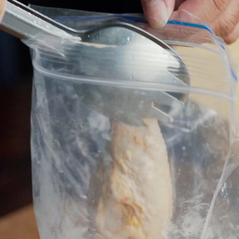 Step 3 Coat the chicken with flour Fried chicken