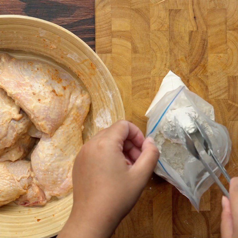 Step 3 Coat the chicken with flour Fried chicken