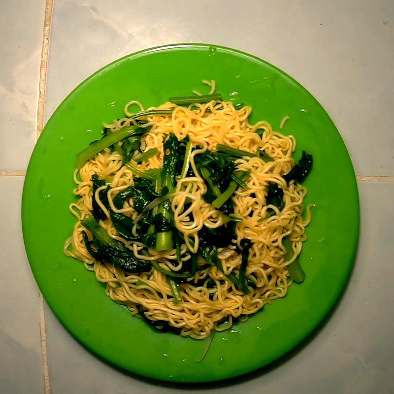 Step 3 Final product Stir-fried noodles with bok choy and onion