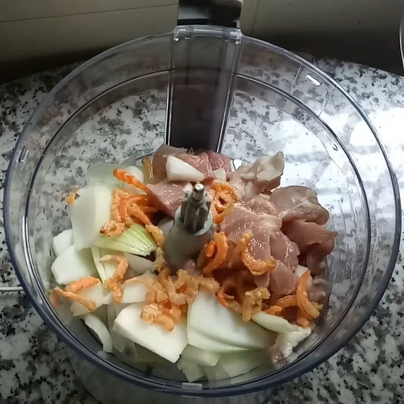 Step 2 Grind the pork for dry noodle with char siu