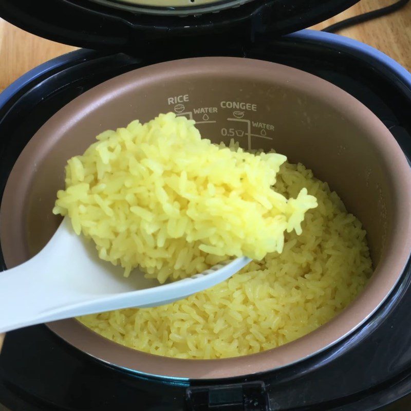 Step 2 Cook sticky rice for chicken wrapped in sticky rice using an air fryer