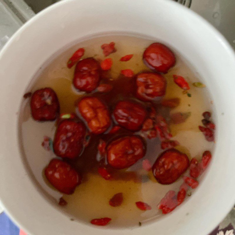 Step 1 Prepare the ingredients for Red Apple Chia Seed Bird's Nest (Recipe shared by users)