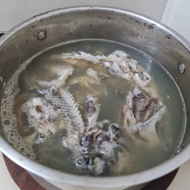 Step 1 Preparing ingredients for Snakehead fish soup with water spinach