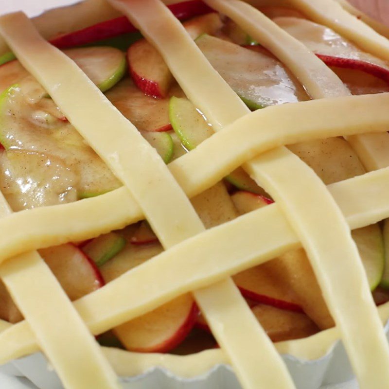 Step 5 Preparing to bake the pie Apple pie