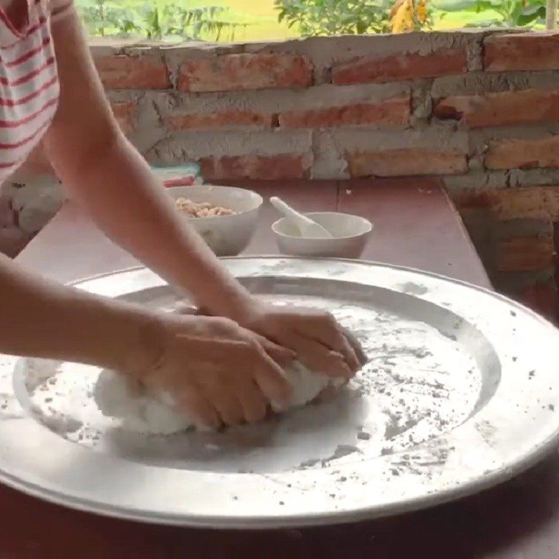 Step 4 Grinding rice and mixing dough for Phu Tho ear cake