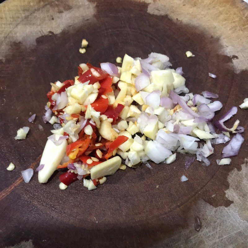 Step 1 Prepare the ingredients for Braised Catfish with Pepper