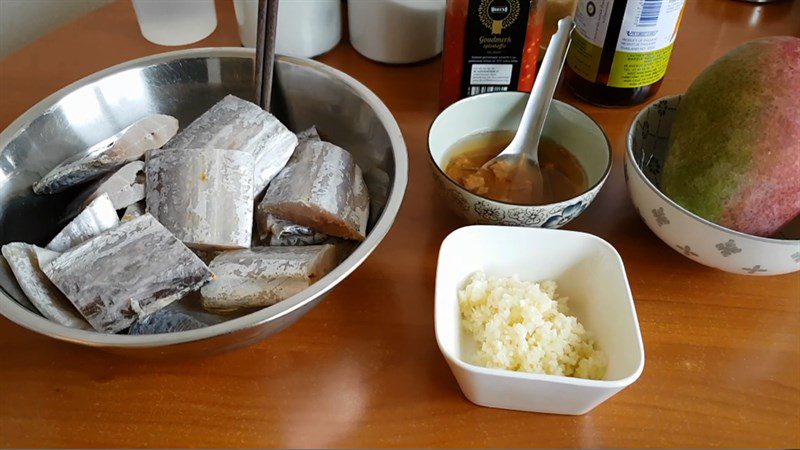 Ingredients for fried barramundi with lemongrass and chili, fried with fish sauce and crispy