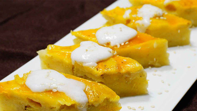 Steamed banana with coconut milk