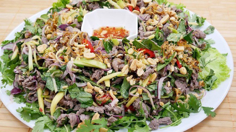 Beef salad with rice paddy herb