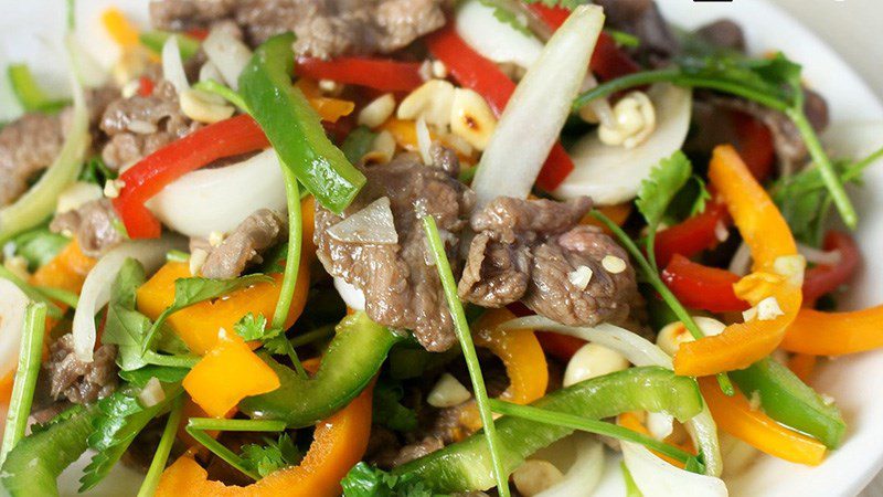 Beef salad with bell pepper