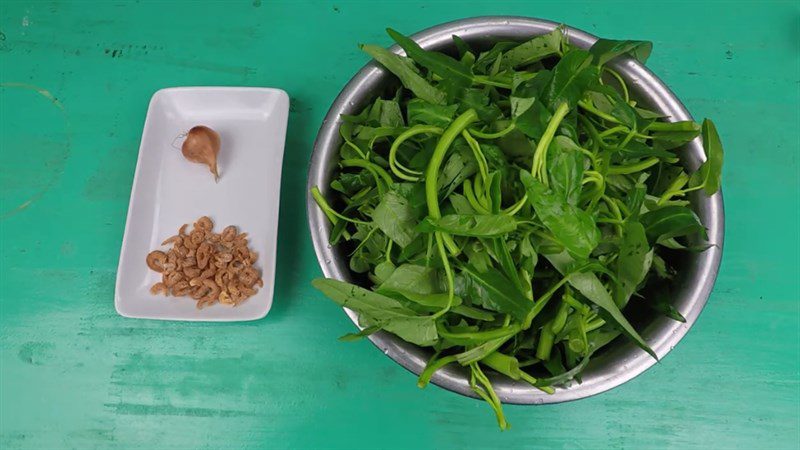 Ingredients for the dish 2 ways to cook water spinach soup