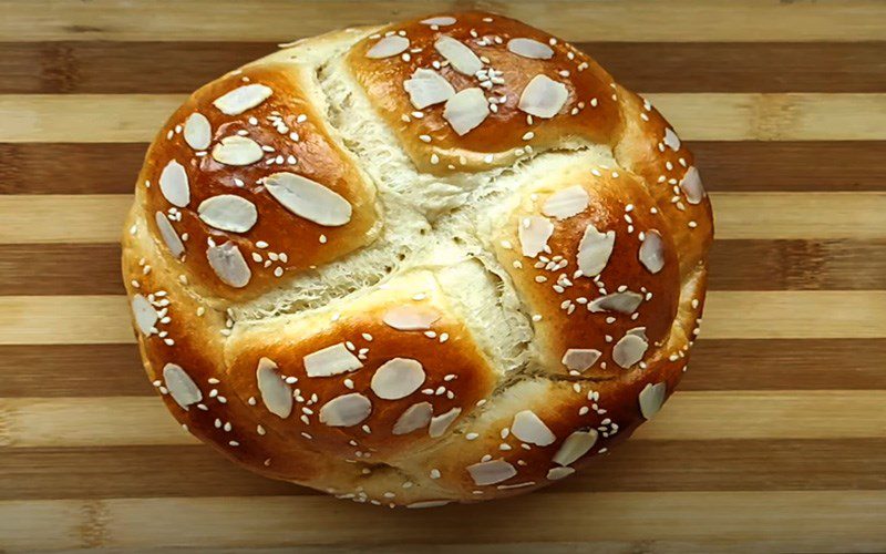 Chrysanthemum bread made with an air fryer