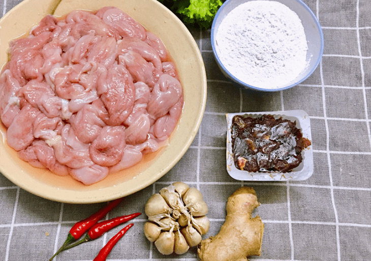 Ingredients for fried pangasius fish stomach, fried pangasius fish stomach with tamarind sauce, fried pangasius fish stomach with garlic and chili