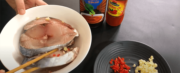 Step 1 Prepare the mackerel Mackerel fried with fish sauce, garlic, and chili