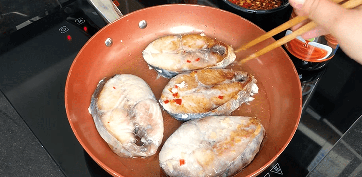 Step 3 Make fried mackerel with fish sauce Fried mackerel with fish sauce chili garlic