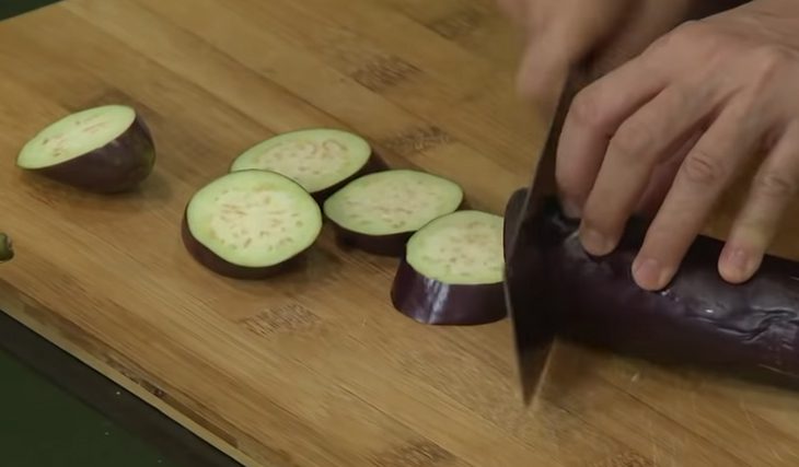 Step 1 Prepare the ingredients for Eggplant braised with chili sauce