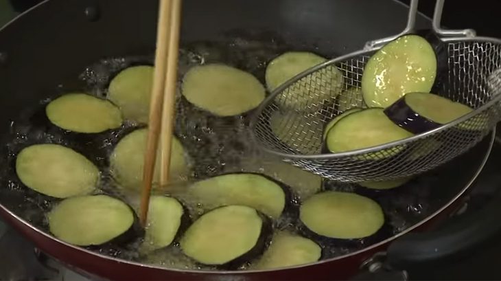 Step 2 Fry the eggplant for Eggplant Braised with Chili Sauce