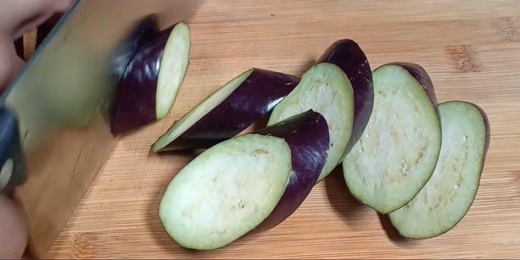 Step 1 Prepare the ingredients for Vegetarian Braised Eggplant with Pepper