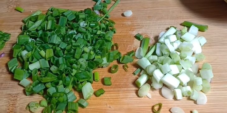 Step 1 Prepare the ingredients for vegetarian eggplant stew