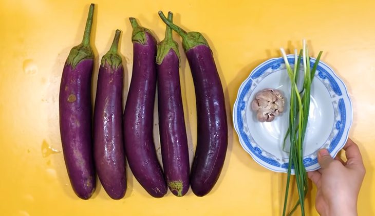 Ingredients for stir-fried eggplant with fermented bean curd and stir-fried eggplant with soy sauce