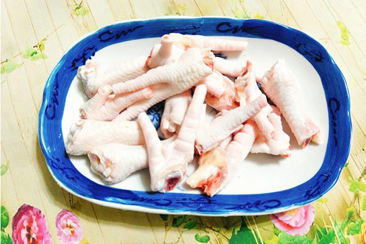 Step 1 Prepare ingredients for Tamarind Chicken Feet